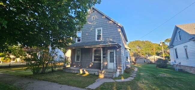 Building Photo - 611 S 17th St