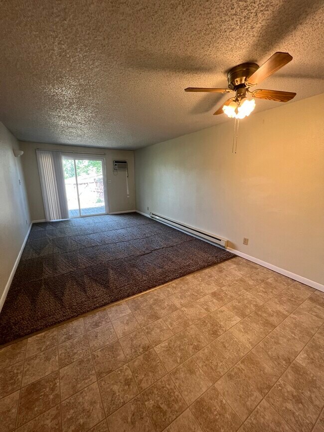 Foto del edificio - South Boise Duplex With Garage!