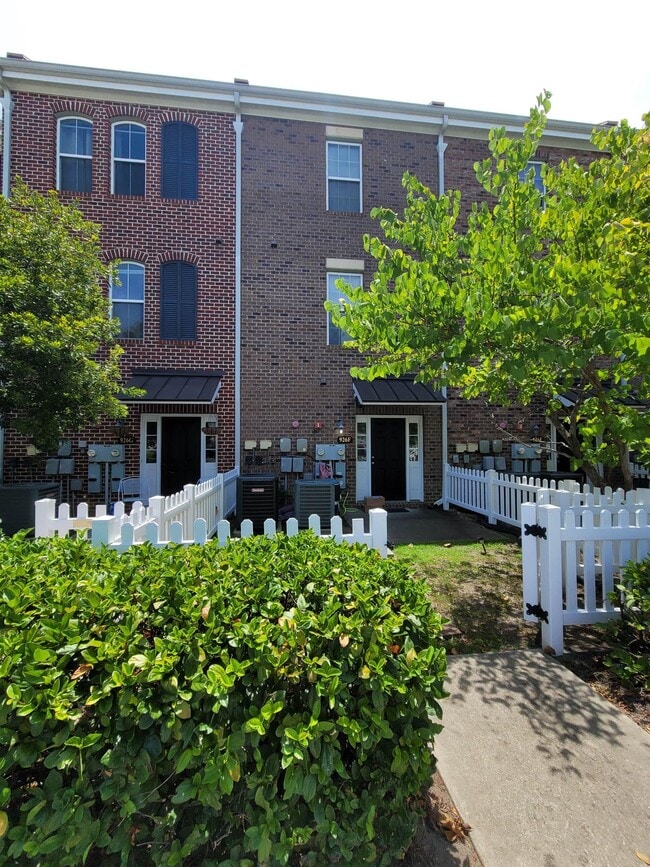 Building Photo - 926 Price Ln