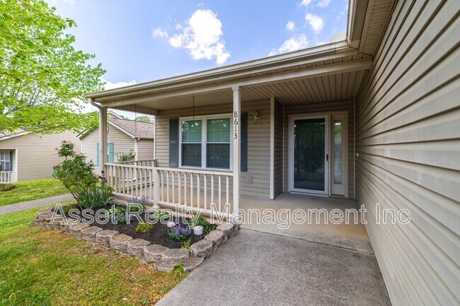 Foto del edificio - 8613 Little Field Way