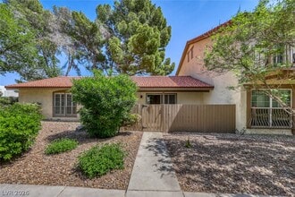 Building Photo - 3173 Pinehurst Dr