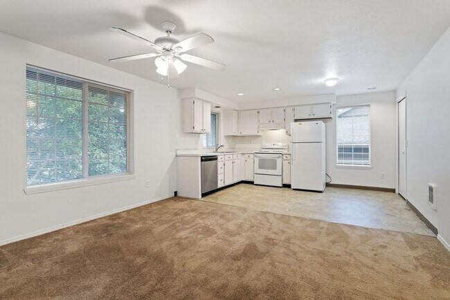 Foto del edificio - Beautiful 2 bed 1 bath apartment