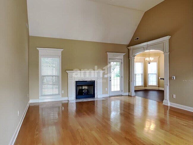 Foto del edificio - 2214 Saint Andrews Drive