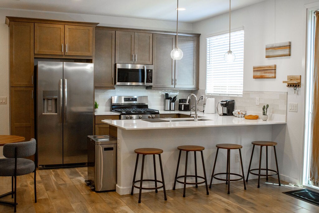 Kitchen with full sized appliances - 20896 S 231st Pl