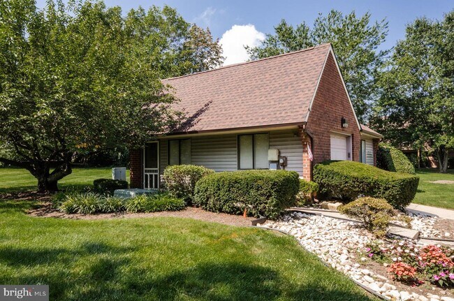 Building Photo - 709 Meadow Woods Ln