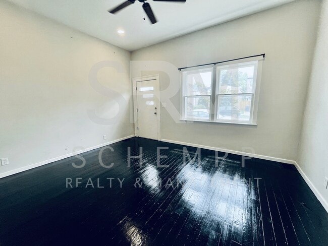Foto del edificio - 1523 Christy Ave