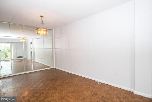 Building Photo - 100 West Ave