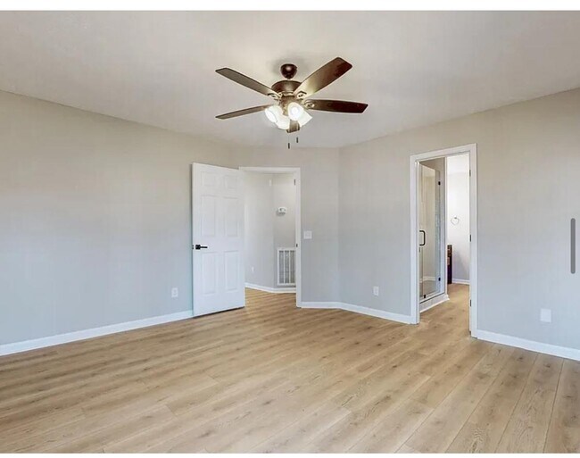 Building Photo - 206 Moorhill Ave