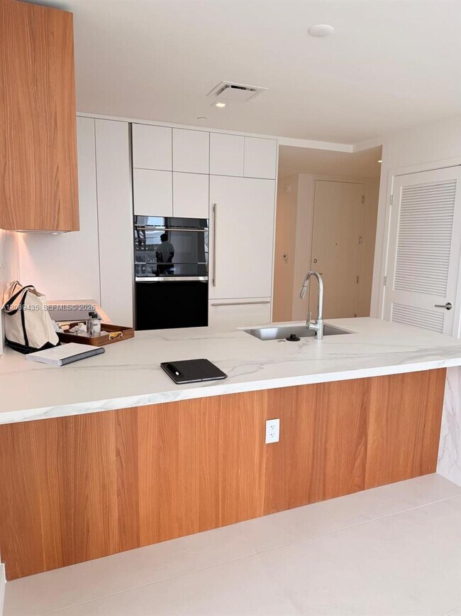 Building Photo - 1400 Biscayne Blvd