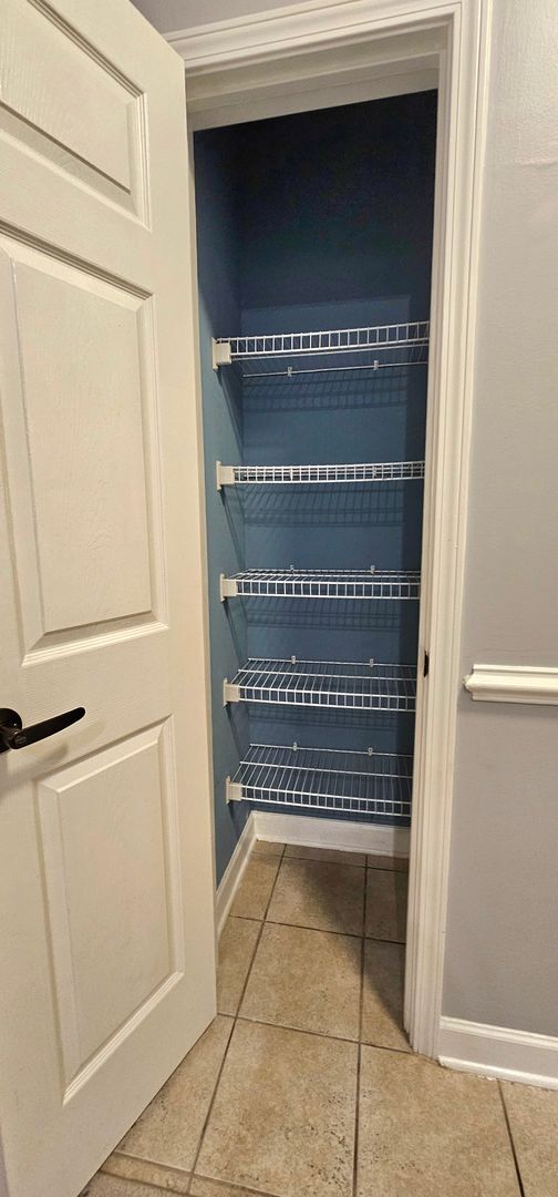 Foto del edificio - Stunning First-Floor, Fully Furnished Condo with Pond Views