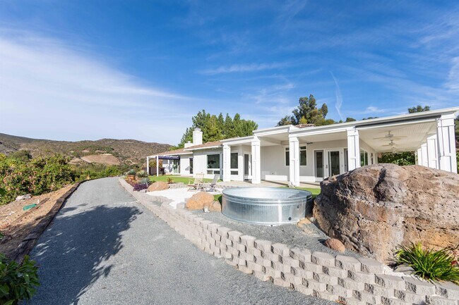 Building Photo - 44230 De Luz Rd