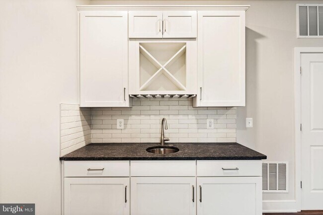 Building Photo - 23085 Sullivans Cove Sq