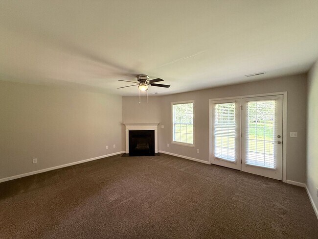 Foto del edificio - 5813 Huckleberry Ct