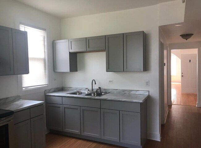Foto del edificio - 1653 S Springfield Ave