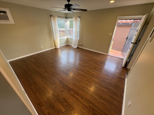 Living room with screen/security door - 4410 36th St