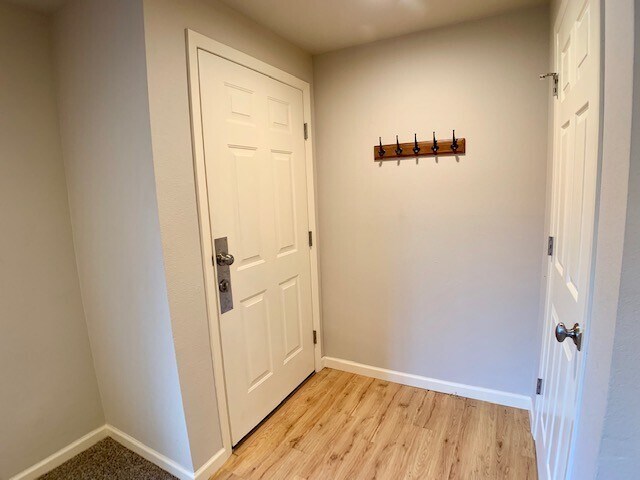 Building Photo - Charming Ranch-Style Condo with Expansive ...