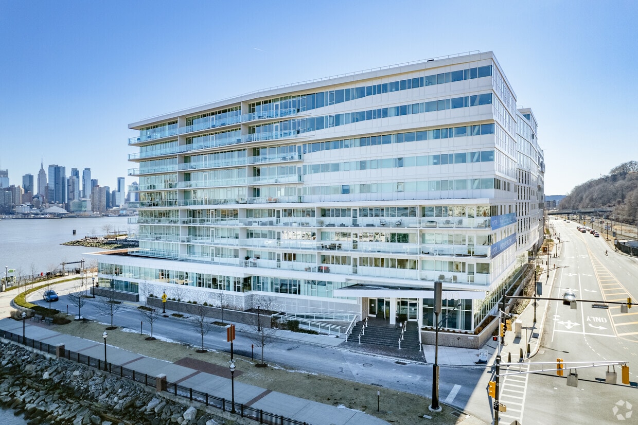 Avora Apartments in Weehawken, NJ