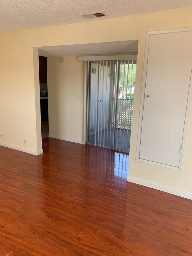 Foto del edificio - 1113 Circle City Dr