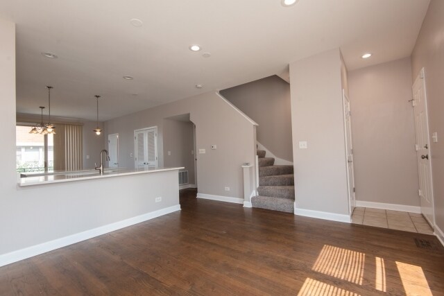 Building Photo - 758 W Evergreen Ave
