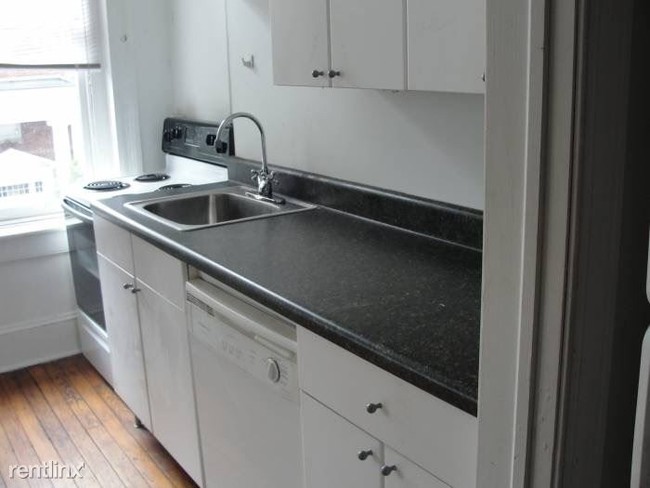 Building Photo - 3 br, 2 bath  - 404 W Grace St