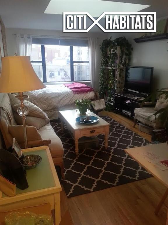 Primary Photo - 417 E 90th St