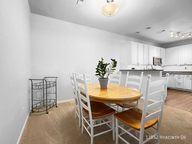 Building Photo - 13852 Hyacinth Dr