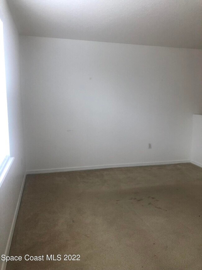 Building Photo - 105 Turpial Way