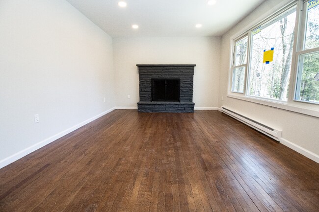 Building Photo - 185 Selig Rd