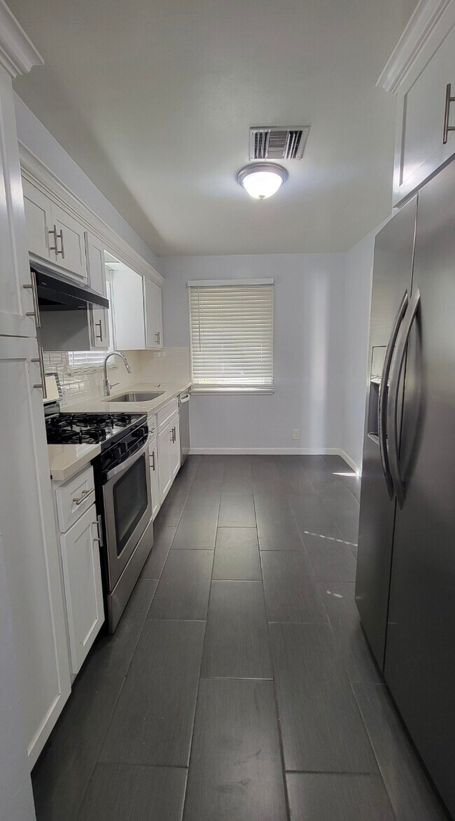 Foto del edificio - 252 N Canyon Blvd