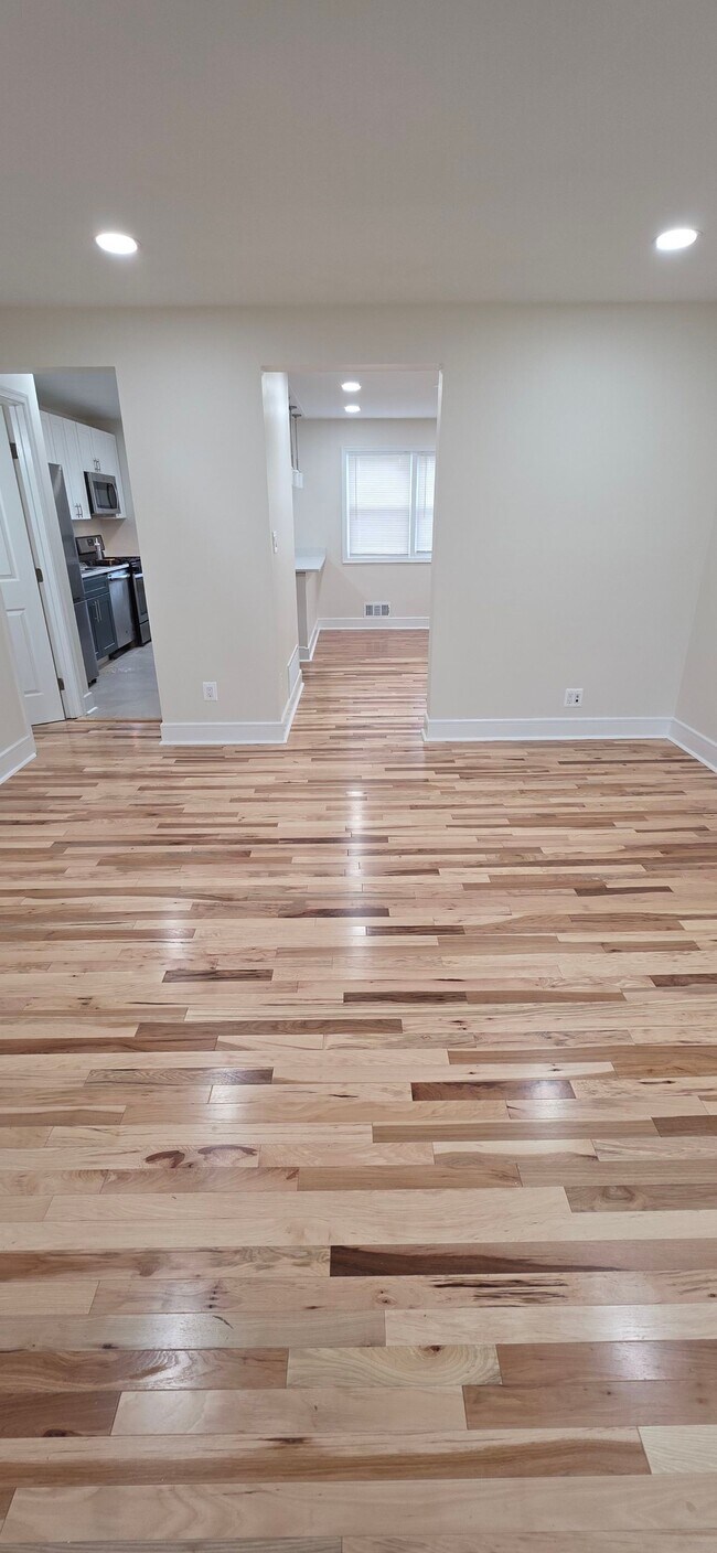 Foto del edificio - 4267 Labyrinth Rd