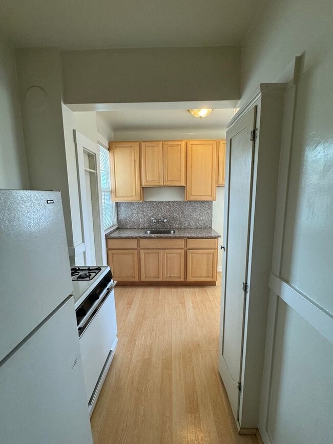 Large 1 Bedroom/1 Bath - Quiet Neighborhoo... - Large 1 Bedroom/1 Bath - Quiet Neighborhoo... Apartment