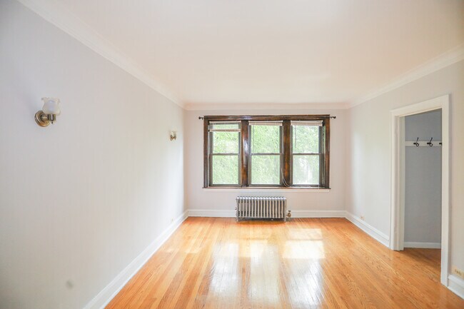 Building Photo - 4626 N Wolcott Ave