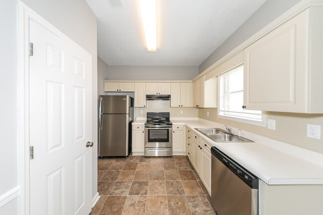 Building Photo - 1155 Amberley Woods Dr