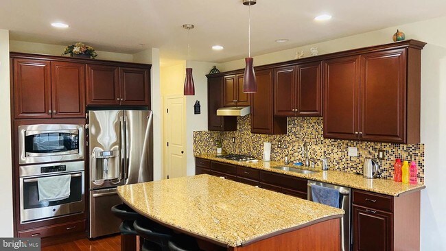 Building Photo - 9 Stonehaven Cir