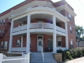 Building Photo - 118 E Railroad St