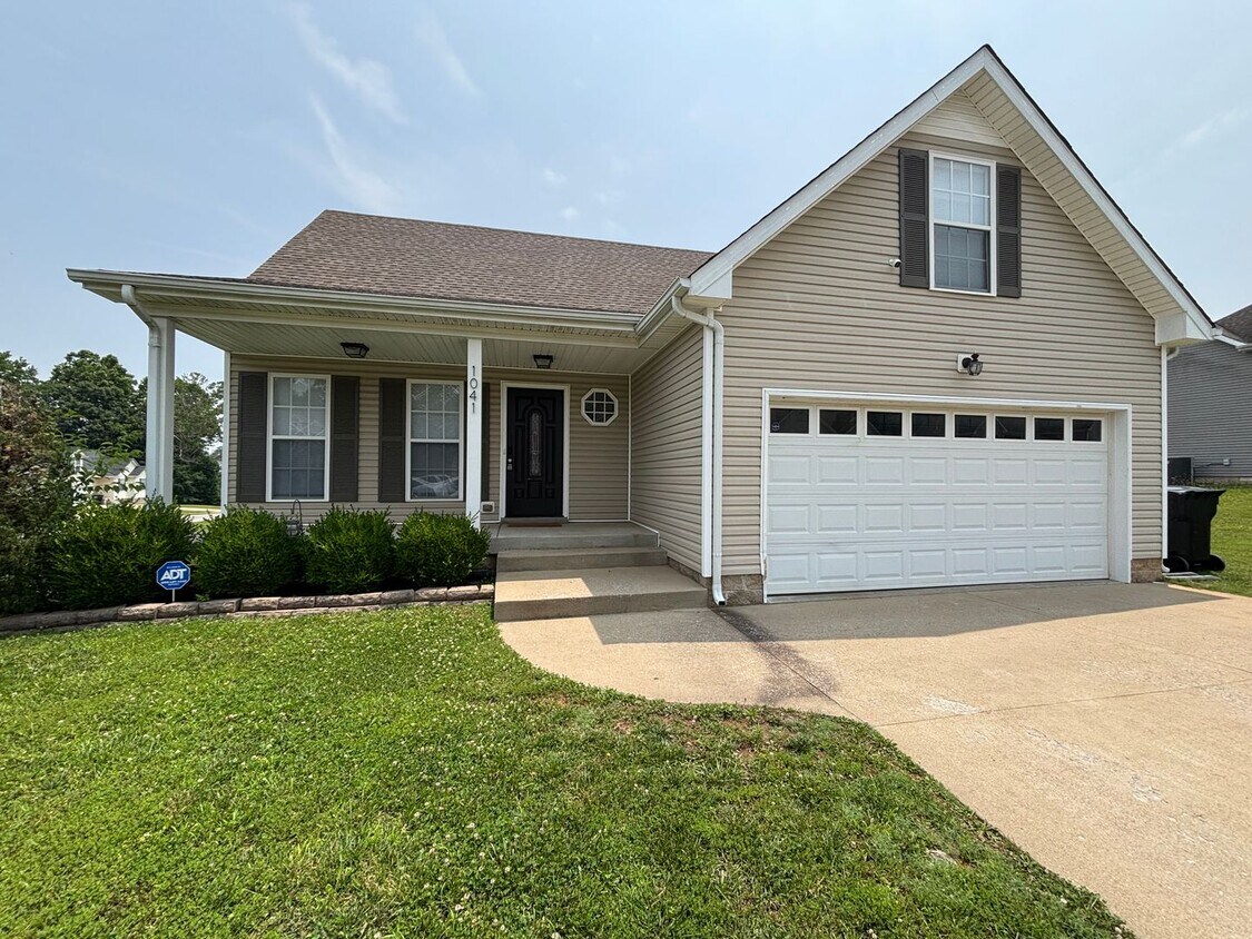 Foto principal - Spacious 4 Bed, 2.5 Bath Home for Rent!