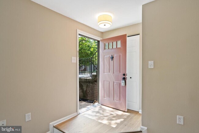 Foto del edificio - 7422 Barbados Ln