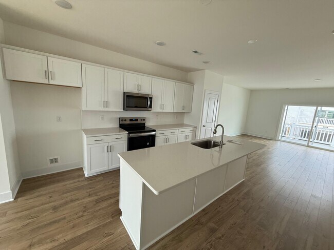 Building Photo - 15354 Oasis Sun Aly