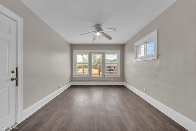 Foto del edificio - 4657 Warner Rd