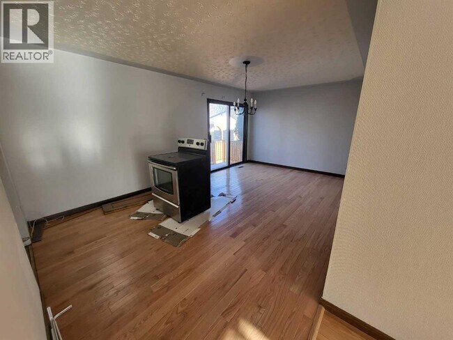 Photo du bâtiment - 1714 St Andrew Rd N