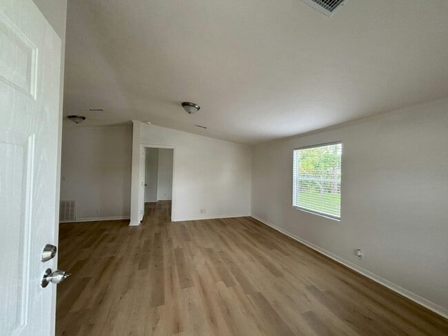 Building Photo - 19237 Cedar Crest Ct