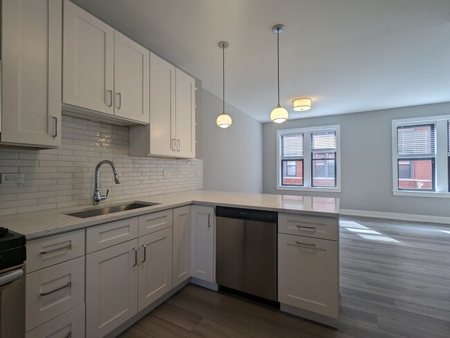 Building Photo - 3943 N Janssen Ave