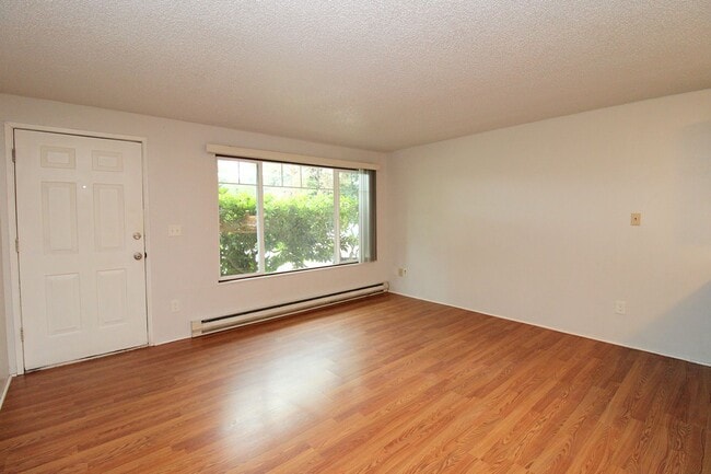 Building Photo - 5704 SW Beaverton Hillsdale Hwy