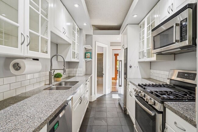 Foto del edificio - 4104 Bryant Ave S