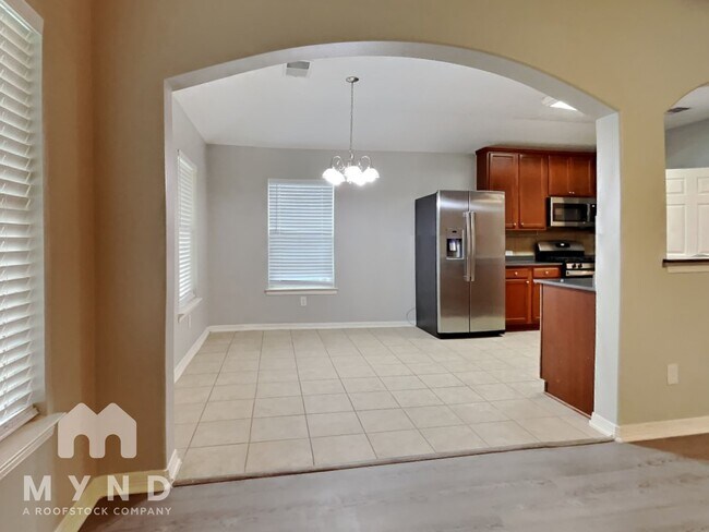 Building Photo - 7014 Crescent Moon Dr
