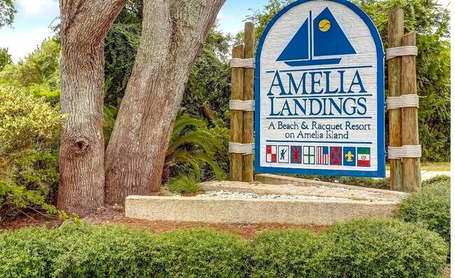 Building Photo - Close to Beach, Shopping, Restaurants!  Fu...