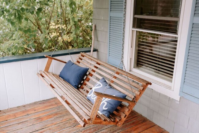 Foto del edificio - Pine Point Beach Getaway - Steps From the ...