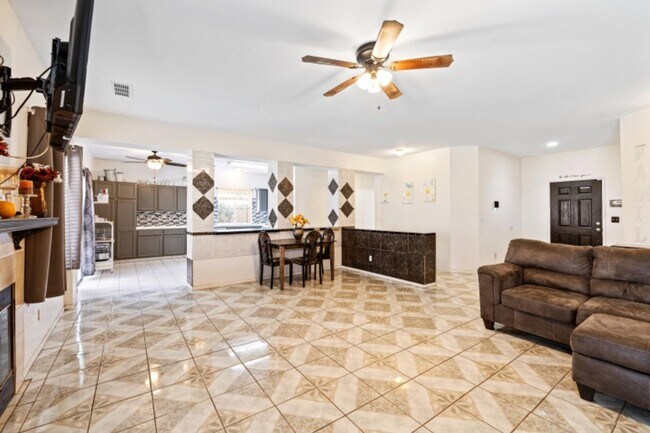 Foto del edificio - 4 Bedroom 2 Bath