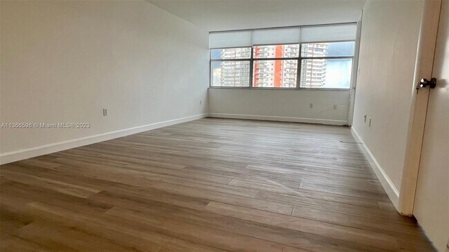 Building Photo - 1200 NE Miami Gardens Dr