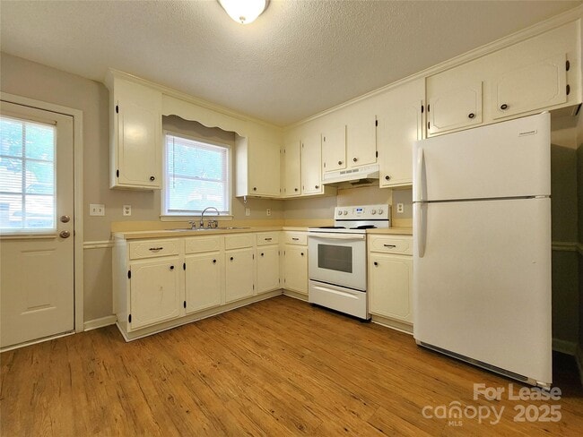 Building Photo - 2105 Bertha St